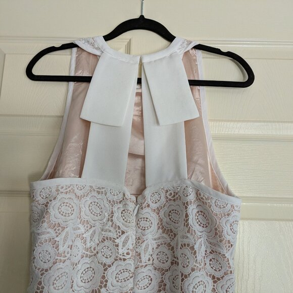 Lace dress - Picture 3 of 7